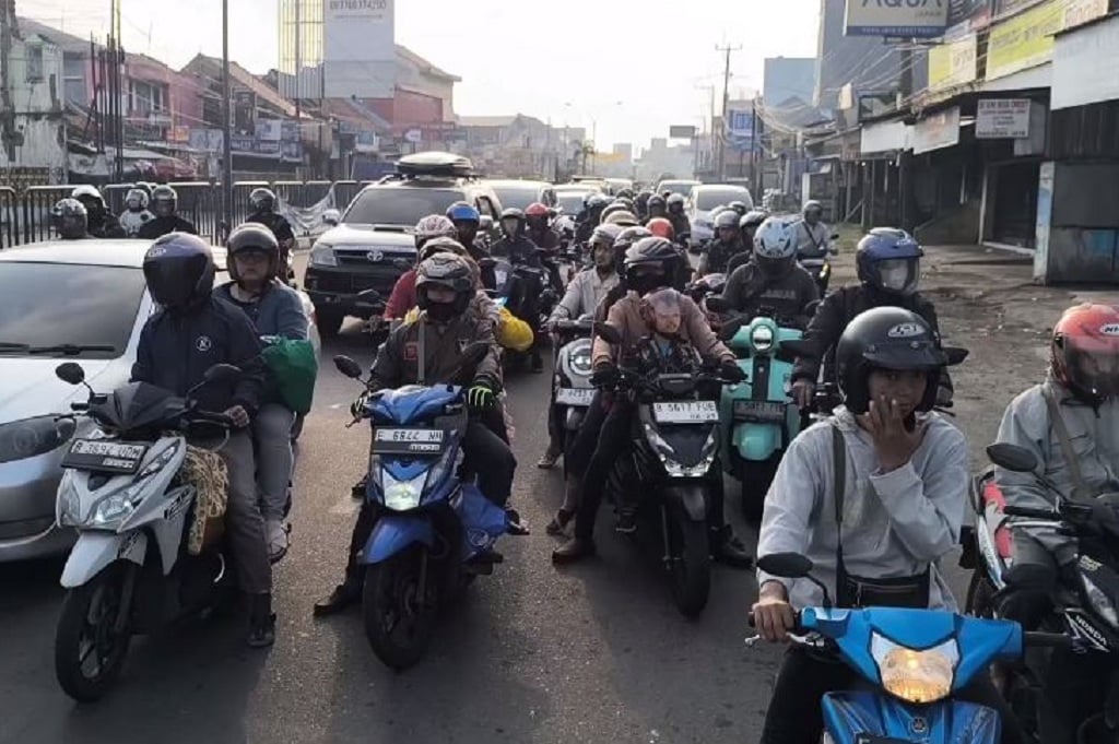 H+3 Lebaran! Arus Balik Pantura Cirebon Padat, Pemudik Motor Pulang Awal Hindari Macet   
