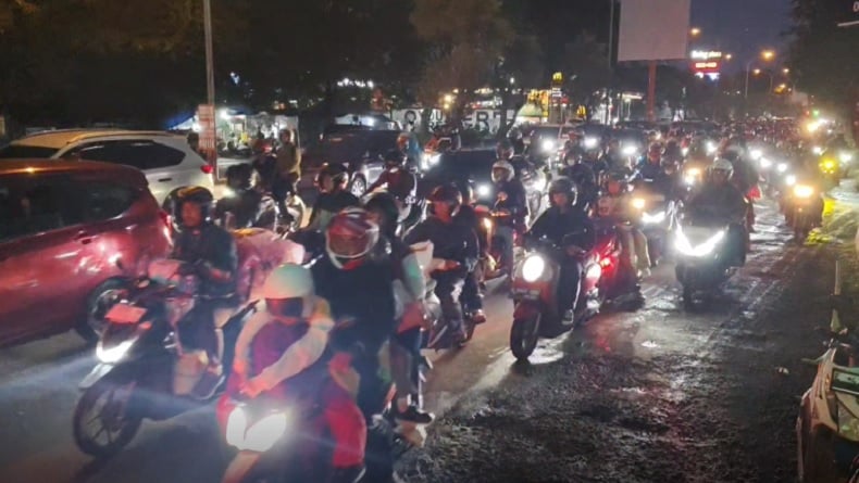 Arus Balik Lebaran Mulai Padati Pantura Cirebon, 8.000 Kendaraan Mengarah ke Jakarta