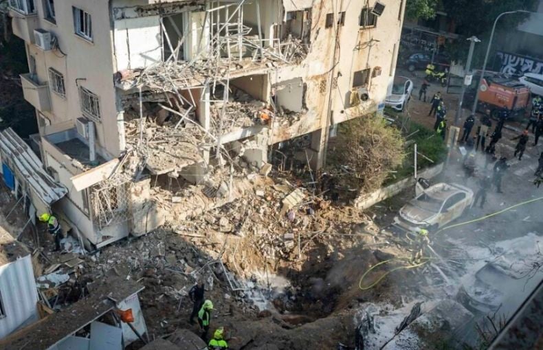 Acuhkan Trump, Iran Gempur Israel Luluh Lantakkan Tel Aviv