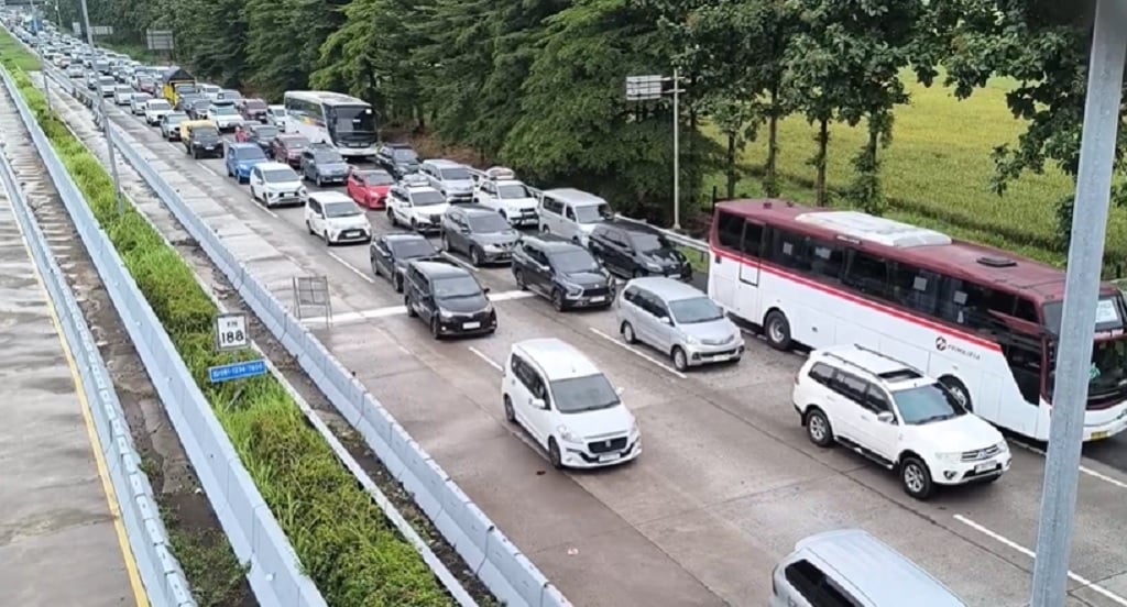 One Way Berakhir, Tol Cipali Macet Belasan Kilometer hingga Palikanci