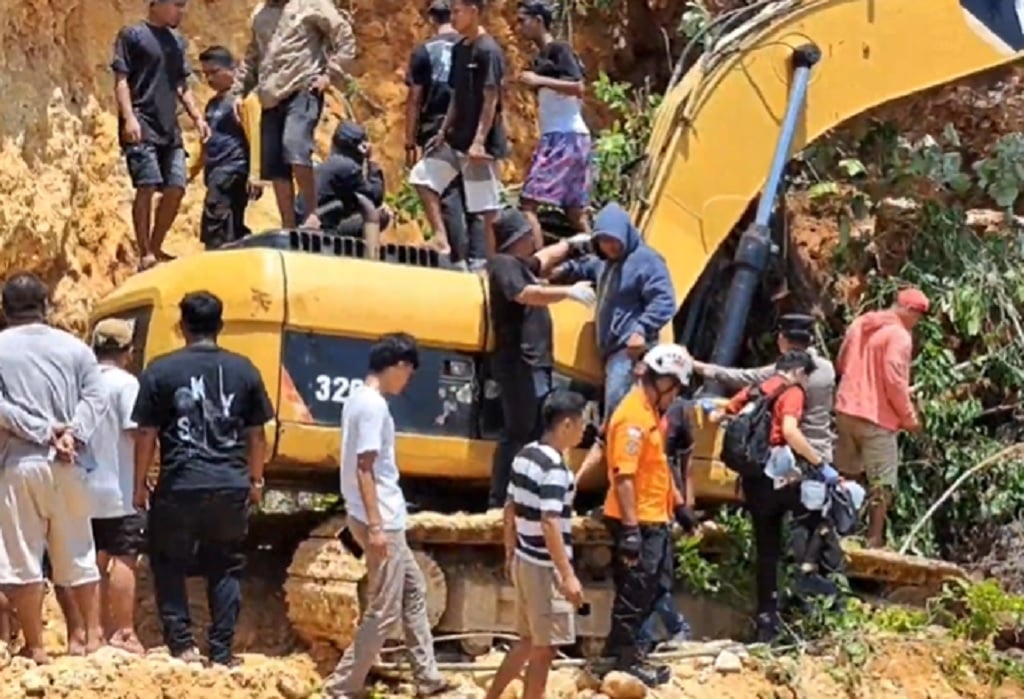 Operator Ekskavator Tewas Tertimpa Batu Besar di Baubau, Evakuasi Dramatis