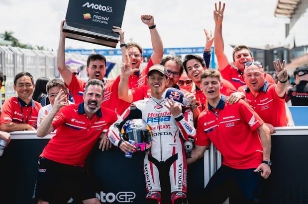 Veda Ega Pratama Disambut Bak Pahlawan oleh Honda Team Asia usai Menggila di Jerez