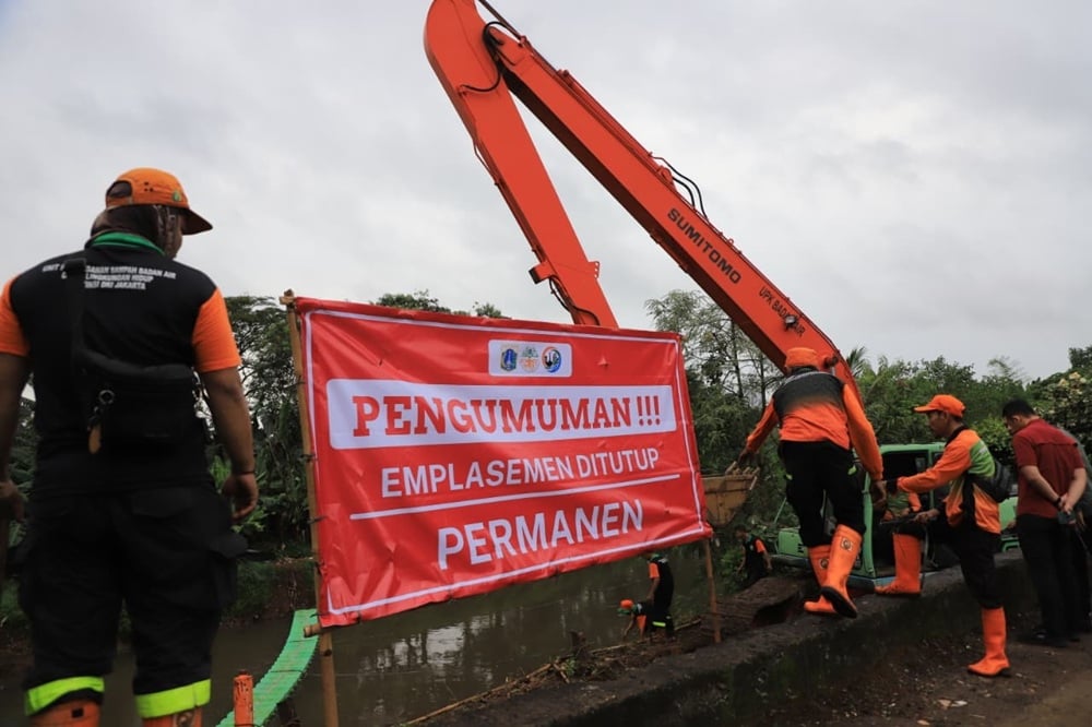 DLH DKI Tutup Permanen TPS Tanah Kusir usai Viral Tudingan Truk Buang Sampah ke Kali 
