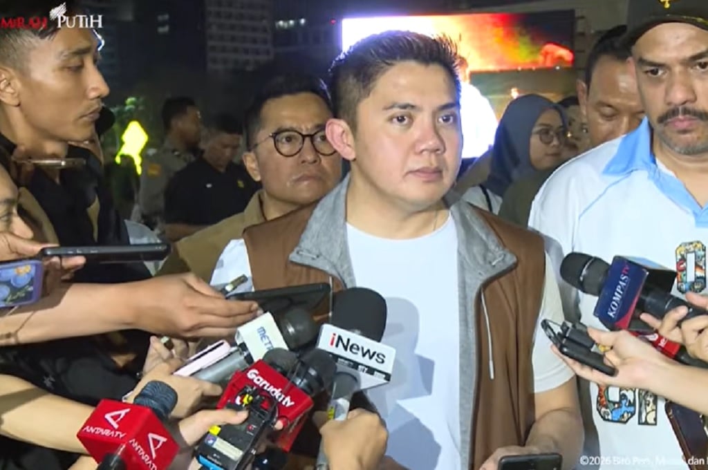 Seskab Teddy Minta Maaf Warga Sempat Antre Panjang saat Bazar Rakyat di Monas