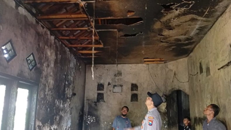 Kebakaran Misterius Rumah di Jember, Warga Sebut Sumber Api Diduga dari Bawah Tanah