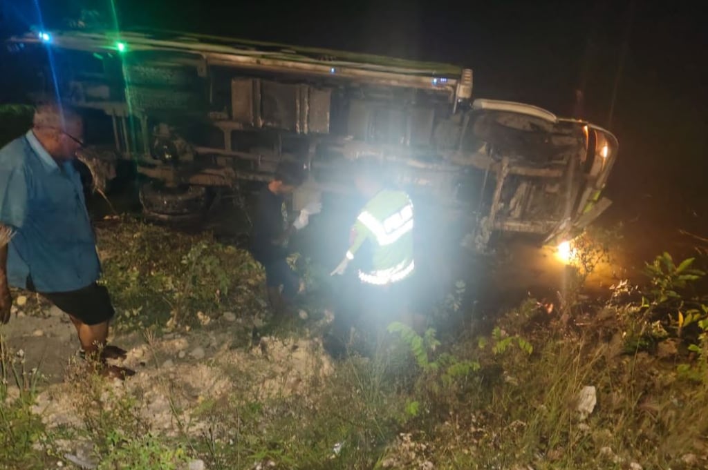 Kecelakaan di JLU Lamongan, Sopir Truk Tewas Ditabrak Tronton saat Perbaiki Kendaraan