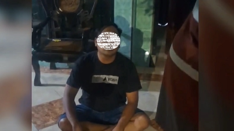 Satroni Istri Orang Tengah Malam, Oknum Perangkat Desa di Sidoarjo Digerebek Warga