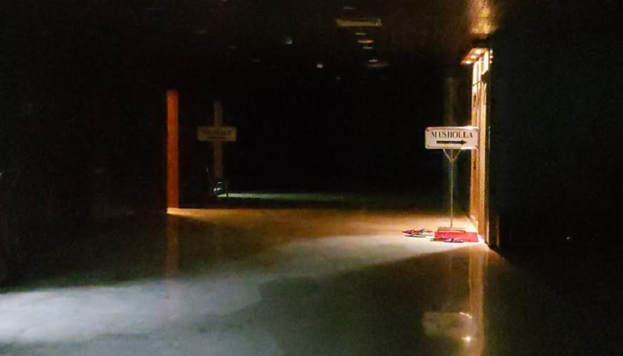 Penampakan Gedung DPR di Tengah Efisiensi, Lampu Dimatikan sejak Sore Hari