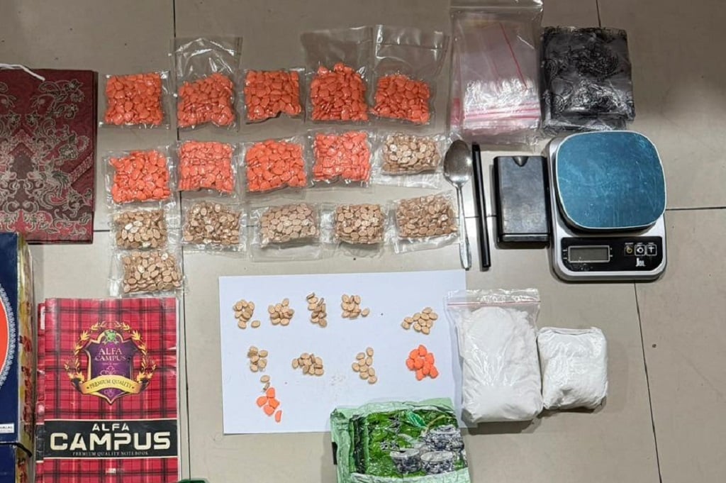 Ambil Paket Sabu di Senen, Pria Ini Malah Ketahuan Simpan Ribuan Ekstasi di Indekos