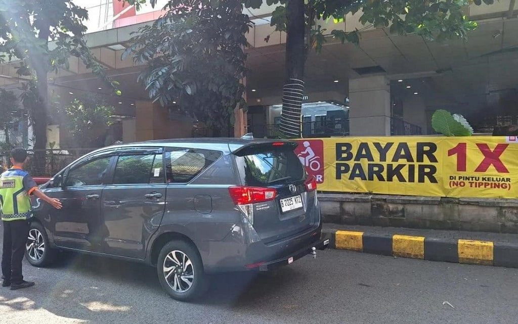 Bayar Parkir Blok M Square Cukup Sekali, Pemkot Jaksel Pasang Spanduk Larang Pungli