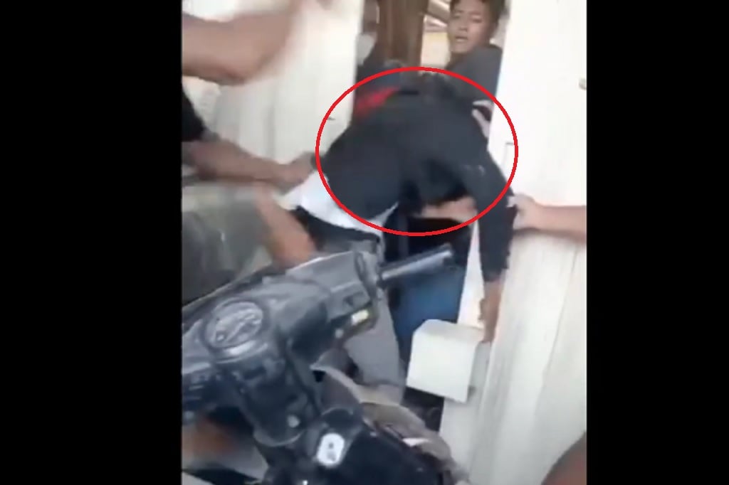 Tepergok Warga, Maling Motor di Cirebon Babak Belur Dihajar Massa