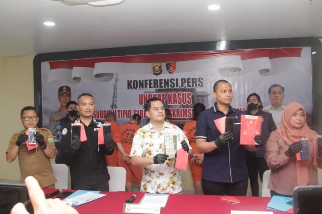 4 Peretas Bobol Dana BOS SMA 2 Prabumulih Hampir Rp1 Miliar Ditangkap, 2 Orang Buron