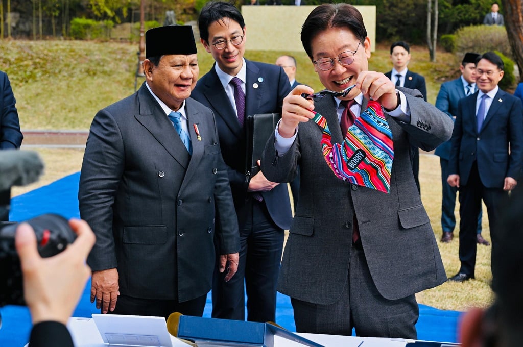 Gemas! Prabowo Hadiahkan Baju untuk Anjing Peliharaan Presiden Korsel