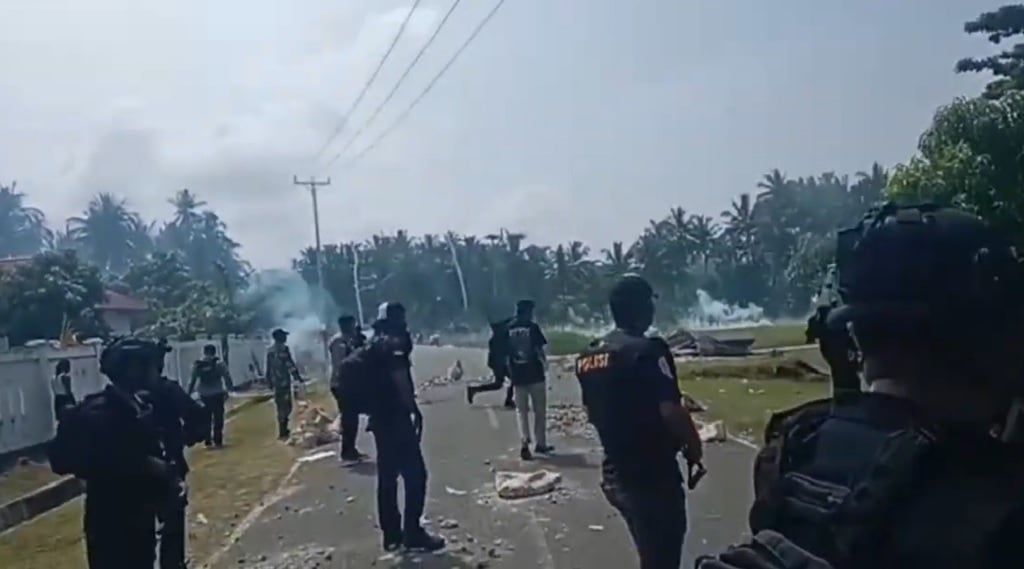 Mencekam! Bentrokan Antardesa di Halmahera Tengah, 2 Tewas hingga Rumah Dibakar