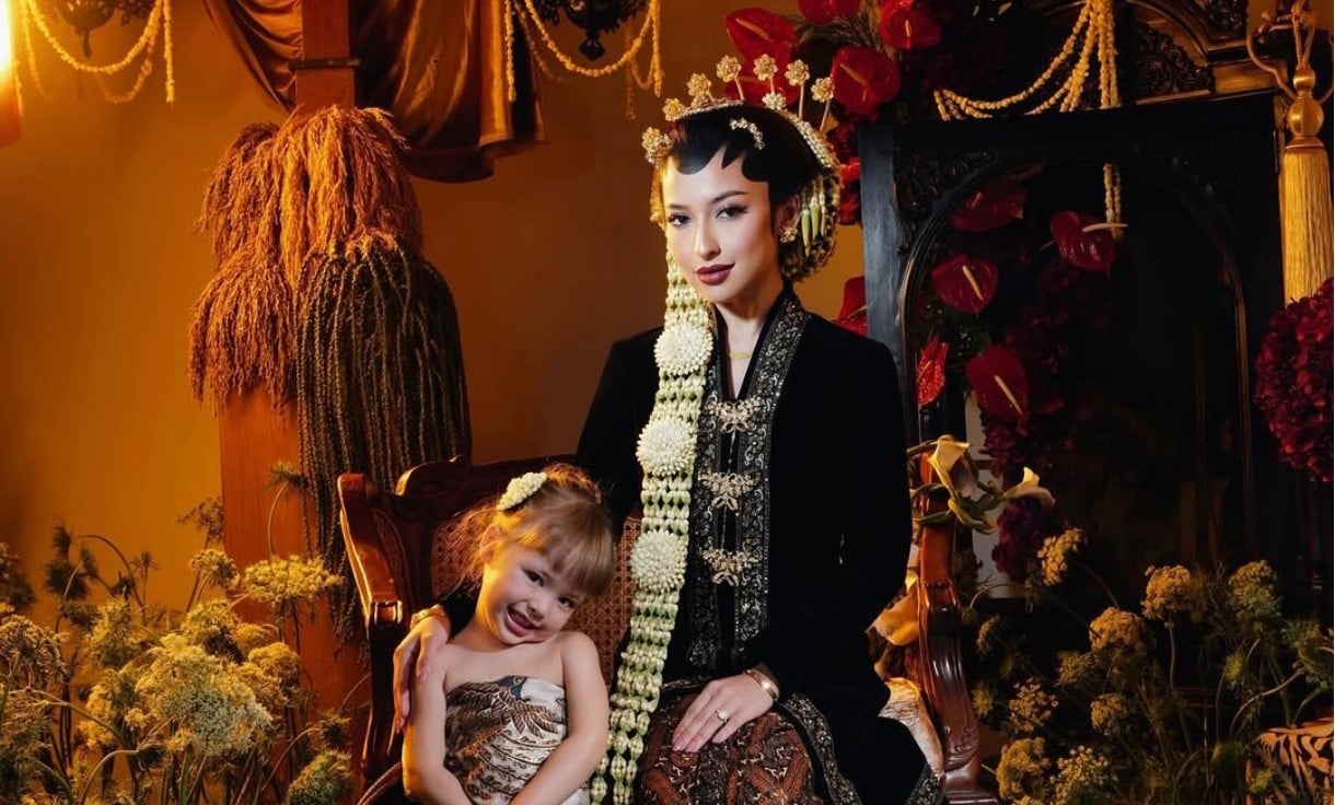 Jennifer Coppen Tulis Pesan Haru untuk Sang Putri saat Foto Prewedding, Netizen Ikut Nangis