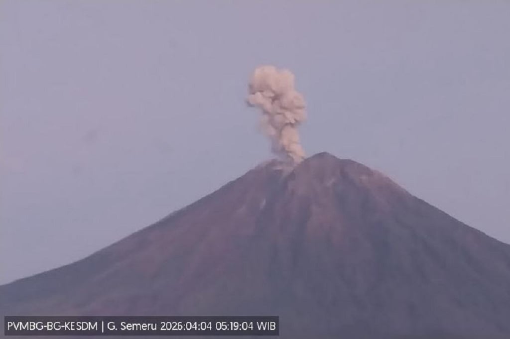 Gunung Semeru Meletus Hari Ini, Muntahkan Kolom Abu Setinggi 1.000 Meter