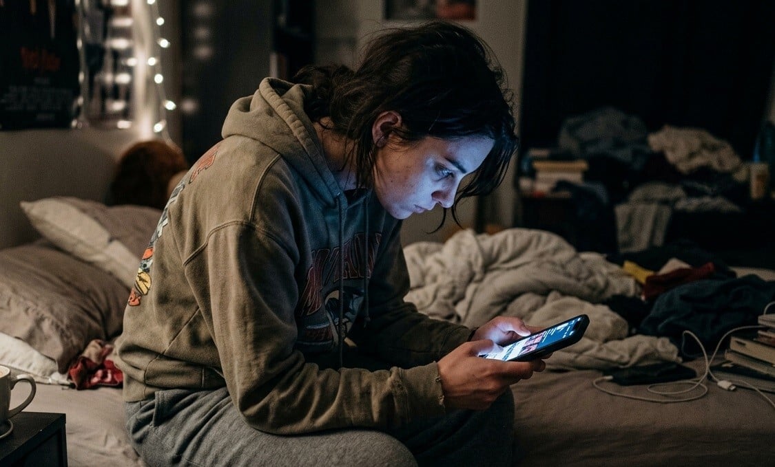 Bahaya Kecanduan HP Doomscrolling, Begini Cara Mengatasinya