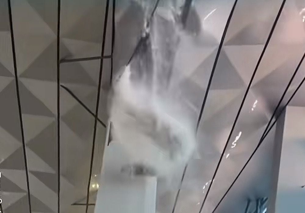 Hujan Deras, Atap Terminal 3 Bandara Soekarno-Hatta Jebol