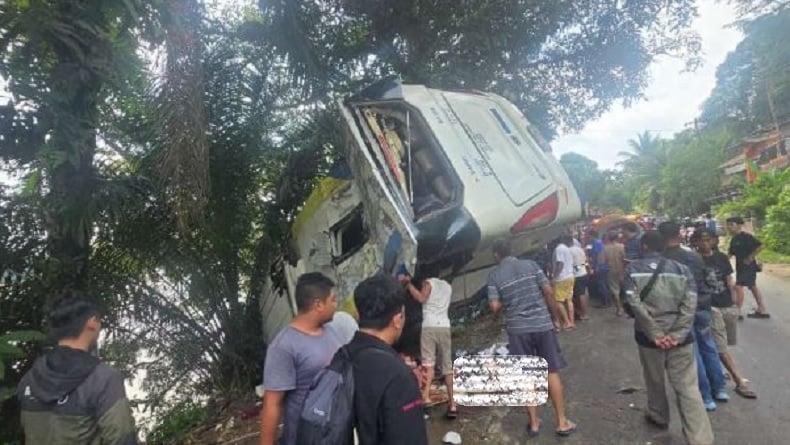 Bus Rem Blong Kecelakaan di Sanggau, 1 Orang Tewas Puluhan Luka-Luka
