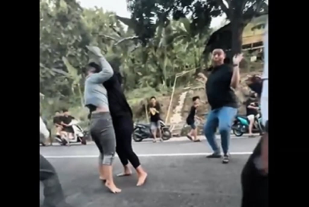 Viral Duel Sengit 2 Wanita di Parepare Rebutan Pria, Jadi Tontonan Warga