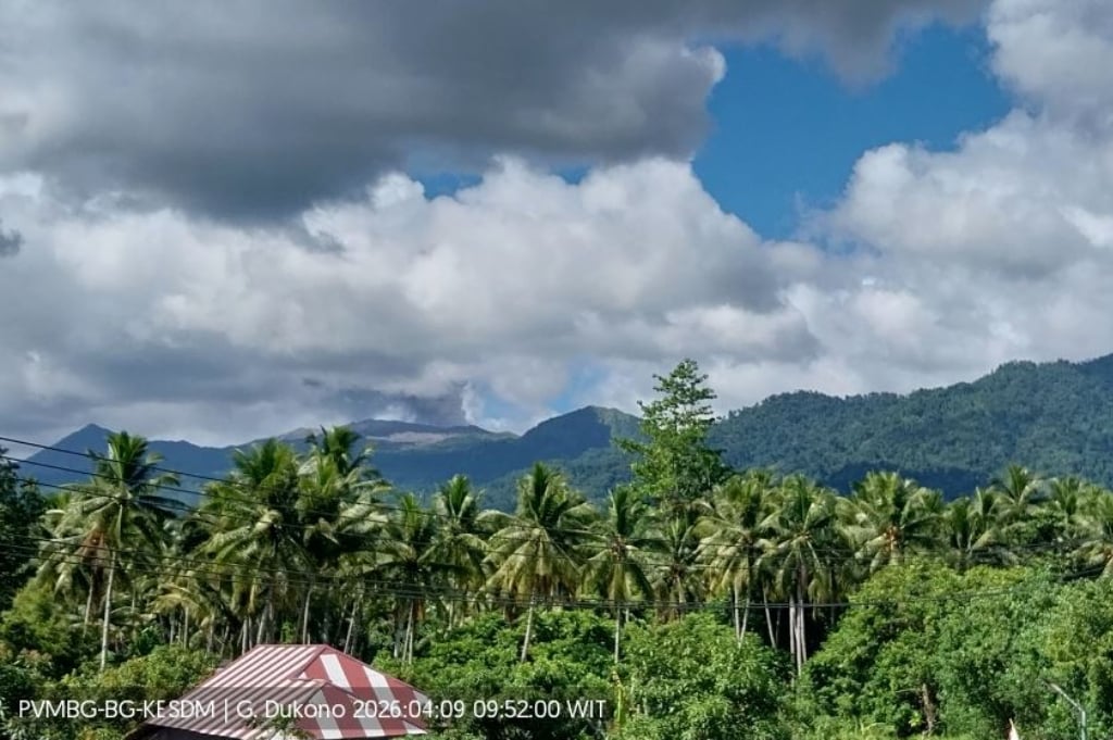 Gunung Dukono Erupsi Pagi Ini, Semburkan Kolom Abu Setinggi 400 Meter