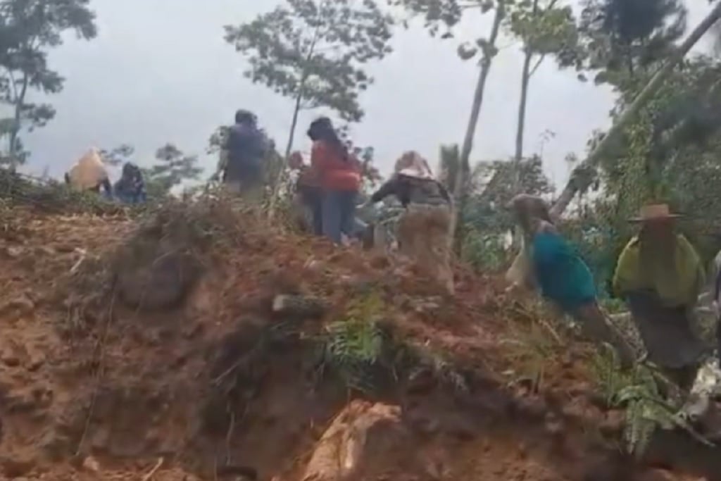 Tebing 50 Meter di Cilacap Longsor, Akses 2 Kecamatan Putus Total hingga Listrik Padam