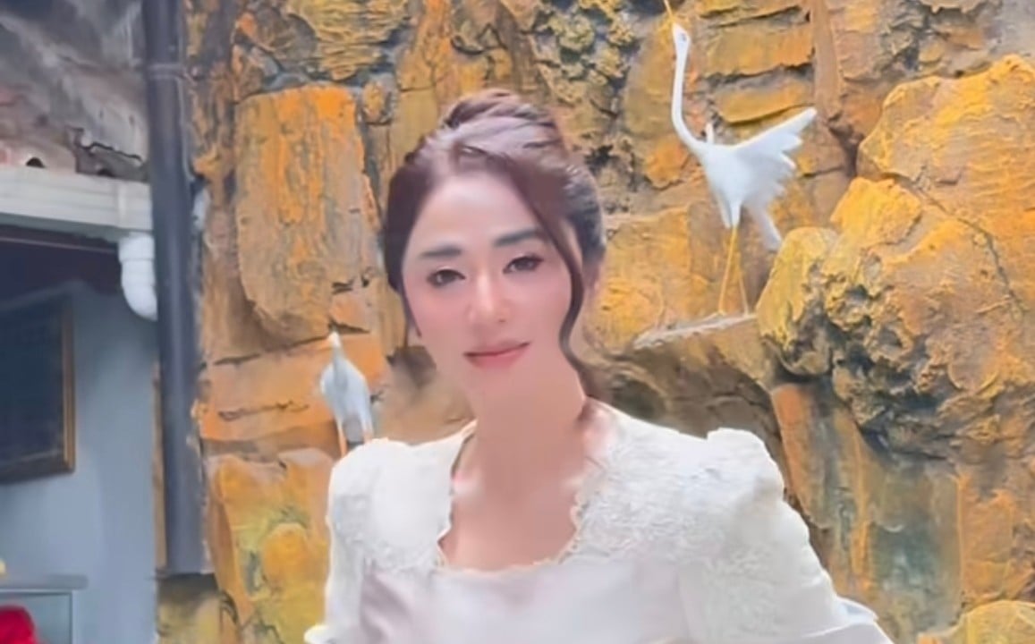 Dewi Perssik Laporkan Akun Facebook Palsu ke Polisi, Curiga Pelaku Orang Terdekat!