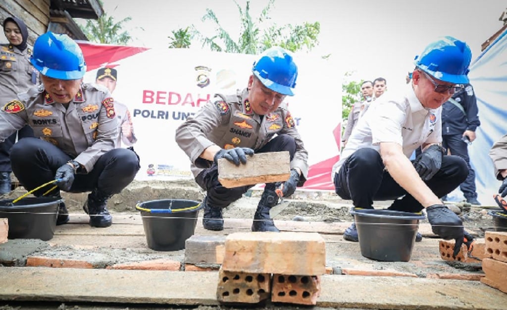 Sambut Hari Bhayangkara 2026, Kapolda Sumsel Bedah 40 Rumah Warga Kurang Mampu