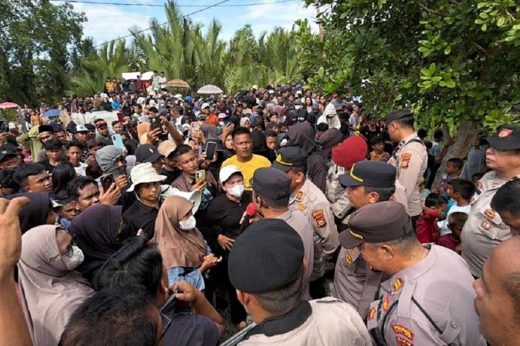 Kronologi Warga Geruduk Rumah Diduga Bandar Narkoba di Rohil Berujung Aksi Pembakaran