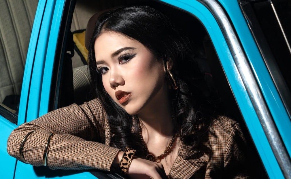 Debut Josally Lewat Bersama Bulan, Kisah Perpisahan Dibalut Nuansa 80-an