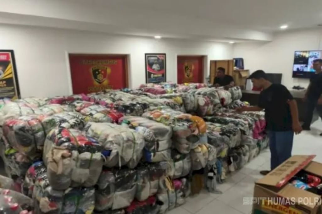 Terbongkar! Polda NTT Gagalkan Pakaian Bekas Impor, 157 Ballpress Disita