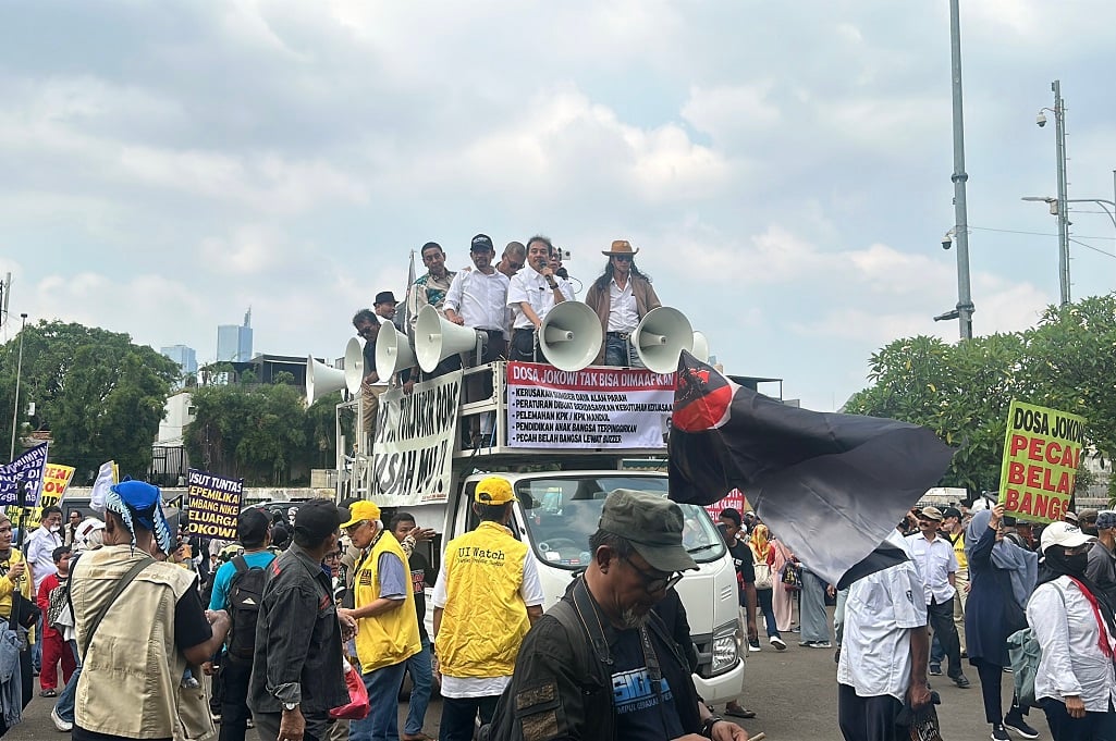 Roy Suryo Cs Demo di DPR, Tuntut Jokowi Tunjukkan Ijazah ke Publik