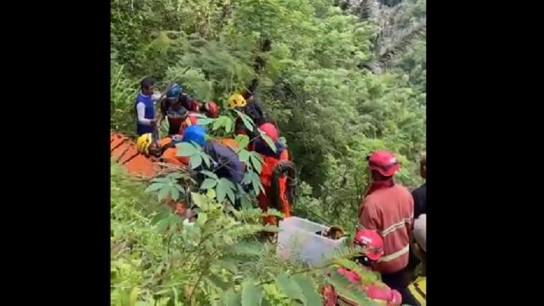 Lansia di Banjarnegara Tewas Terjatuh ke Jurang 80 Meter, Evakuasi Dramatis