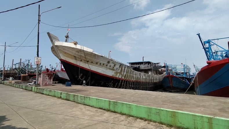 Pelabuhan Kejawanan Cirebon Dampak Solar Langka, Ratusan Kapal Menumpuk