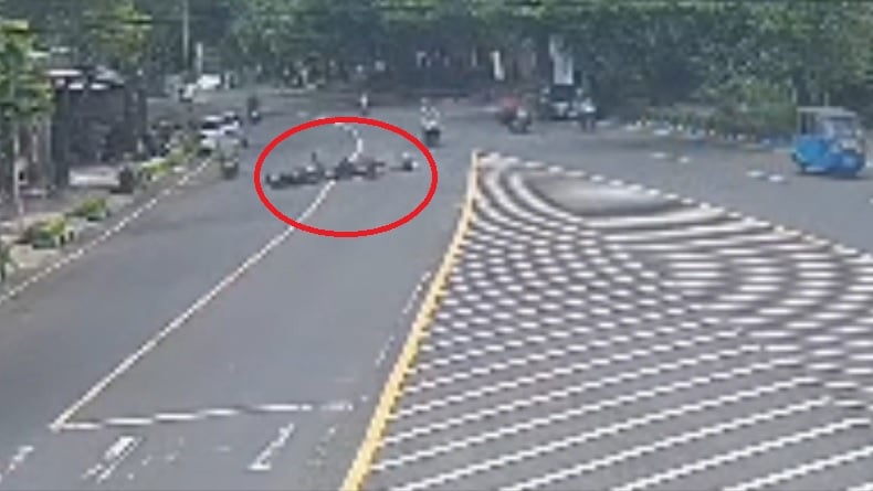 Detik-Detik 2 Motor Tabrakan di Tuban Terekam CCTV, 1 Orang Tewas 1 Luka