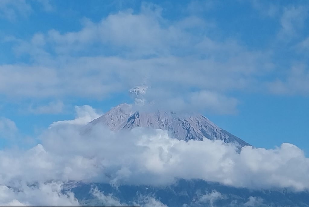 Gunung Semeru 7 Kali Muntahkan Awan Panas Sabtu Pagi
