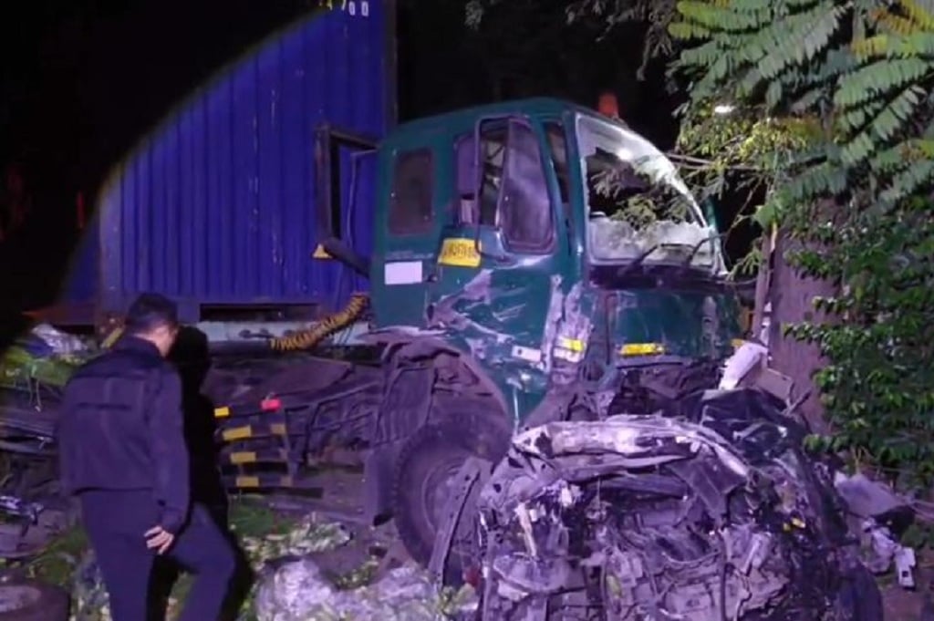 Kecelakaan Maut Truk Trailer Tabrak 5 Kendaraan di Probolinggo, 4 Orang Sekeluarga Tewas