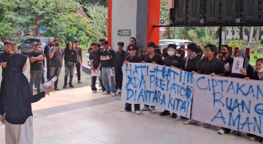 Kasus Dugaan Pelecehan di FH UNEJ, Mahasiswa Demo Tuntut Pelaku Ditangkap