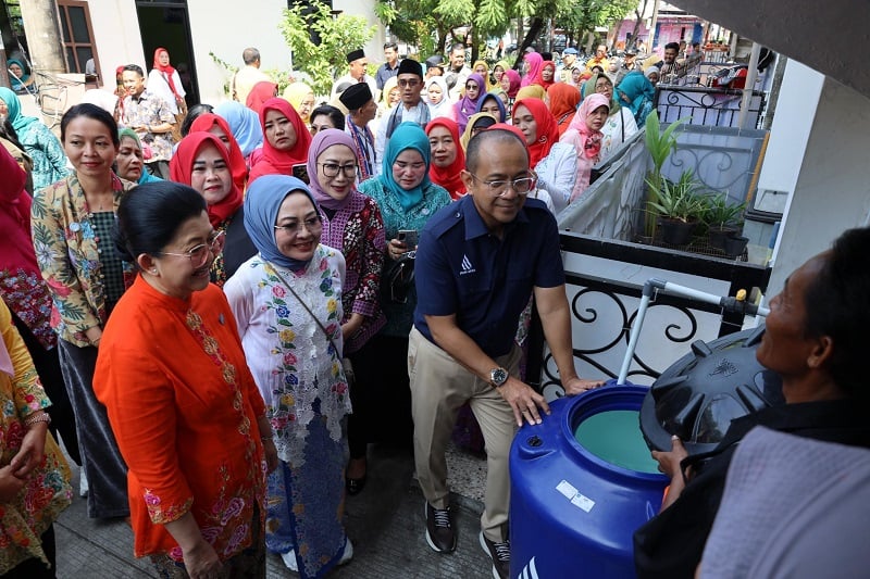 Hari Kartini, PAM JAYA dan TP PKK Bagi Toren Air Gratis untuk Ibu Pejuang Keluarga