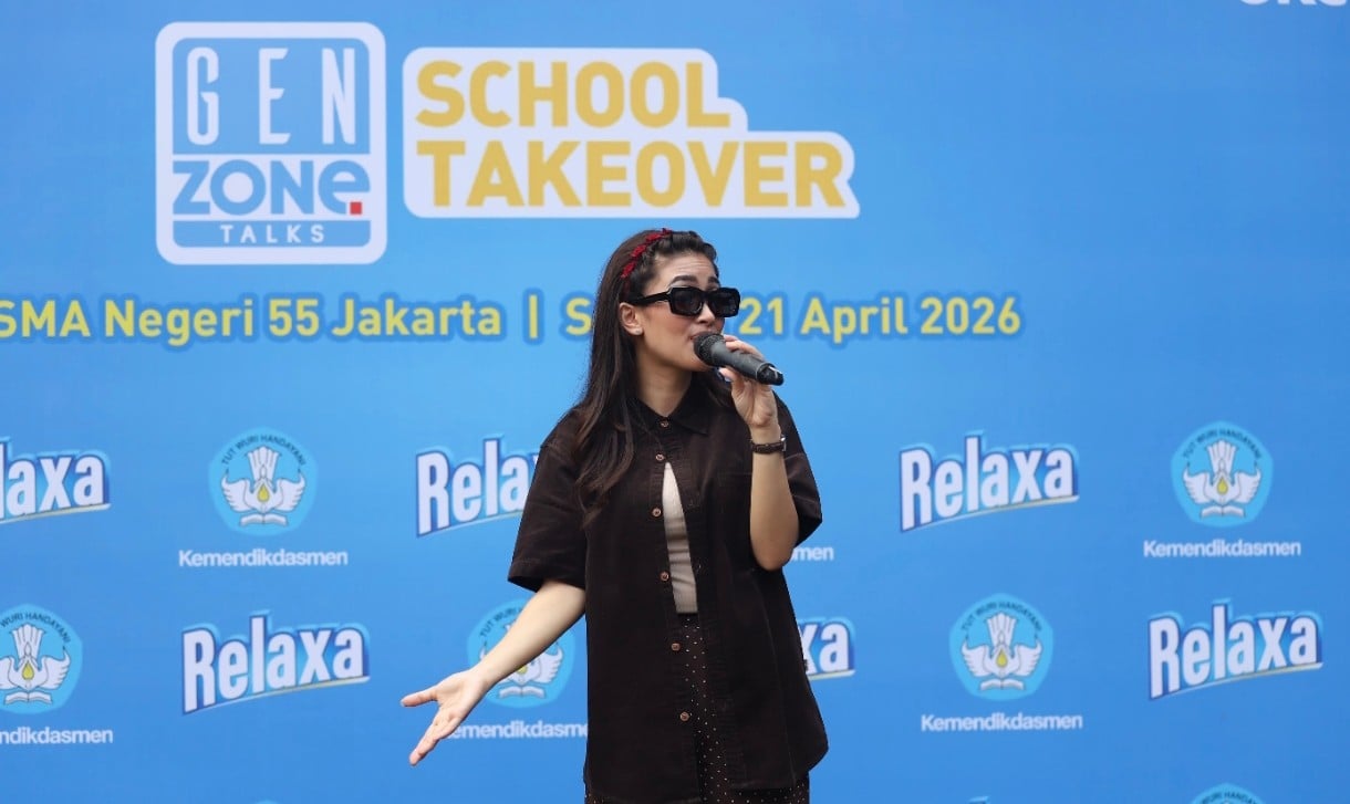 Prinsa Mandagie Meriahkan GenZone School Take Over di SMAN 55, Siswa Ikut Nyanyi Bareng