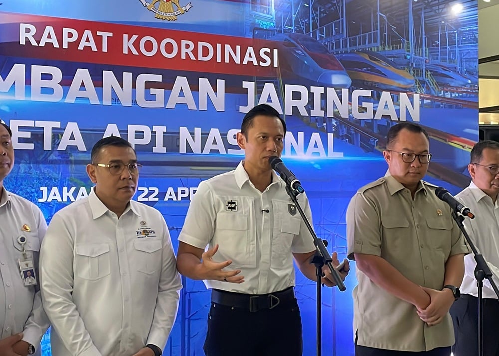 AHY Kejar Reaktivasi dan Pembangunan 14.000 Km Jalur Kereta di Sumatra hingga Sulawesi
