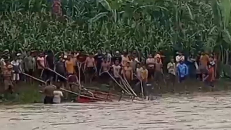 Truk Terseret Banjir Bandang Kali Bodri Kendal hingga Tenggelam, Evakuasi Dramatis 