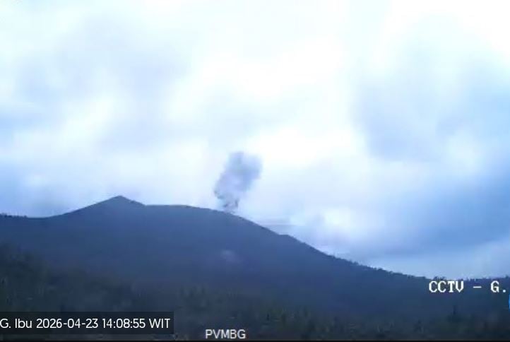 Gunung Ibu Meletus, Ketinggian Kolom Abu Capai 600 Meter