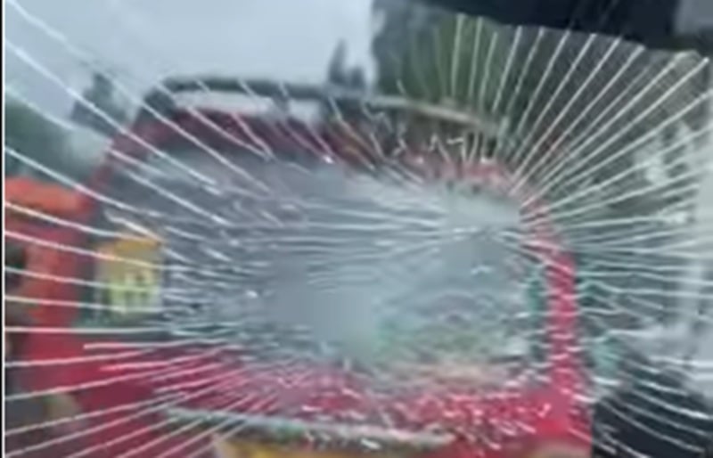 Viral Sopir Angkot Lawan Arah Ngamuk di Jaktim hingga Pecahkan Kaca Mobil
