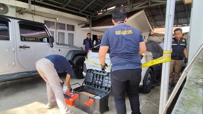 Olah TKP Mobil Kades Purwasaba Hoho Alkaf Dibakar OTK, Polisi Temukan Sejumlah Barang Bukti