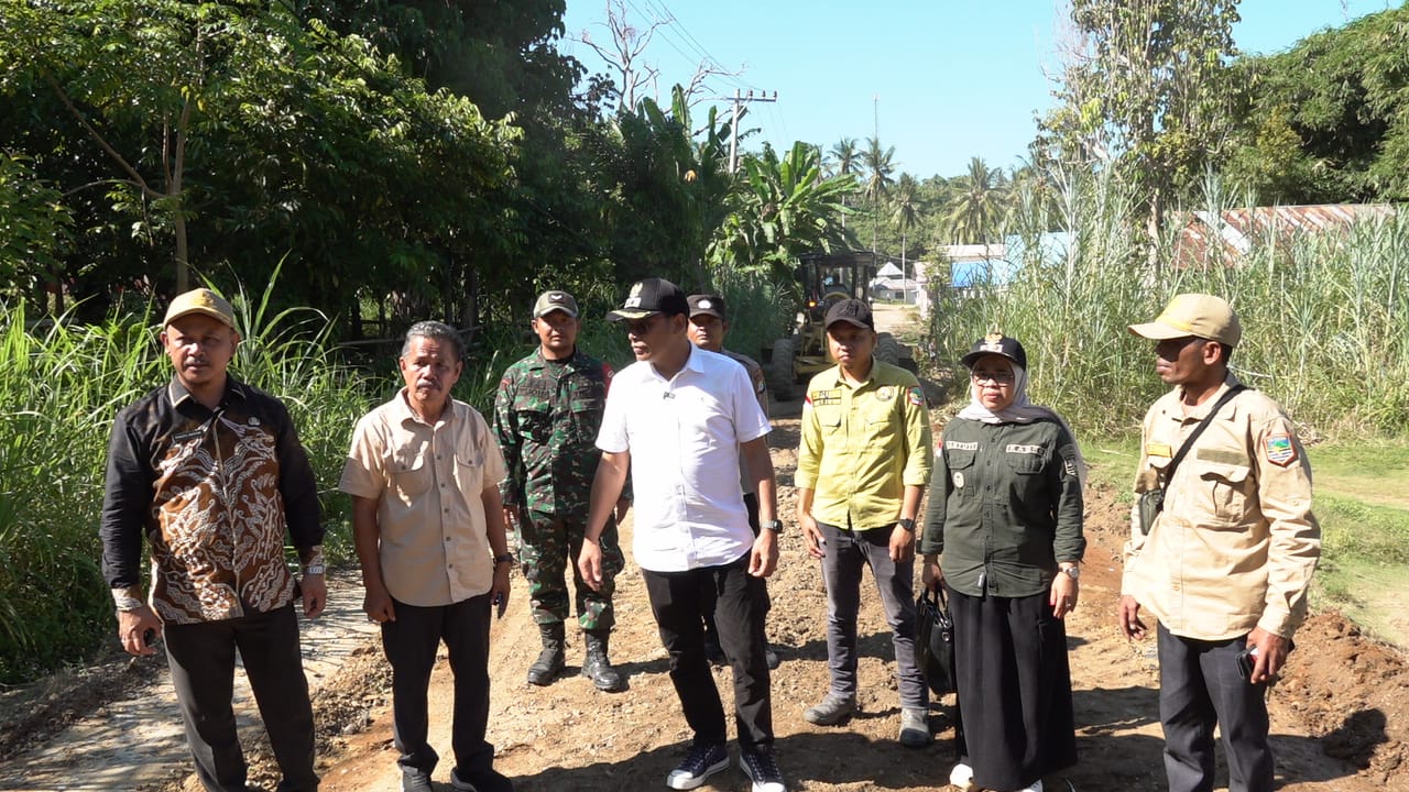 Tinjau Ruas Jalan, Pemkab Kotabaru: Perbaikan Bertahap Diprioritaskan