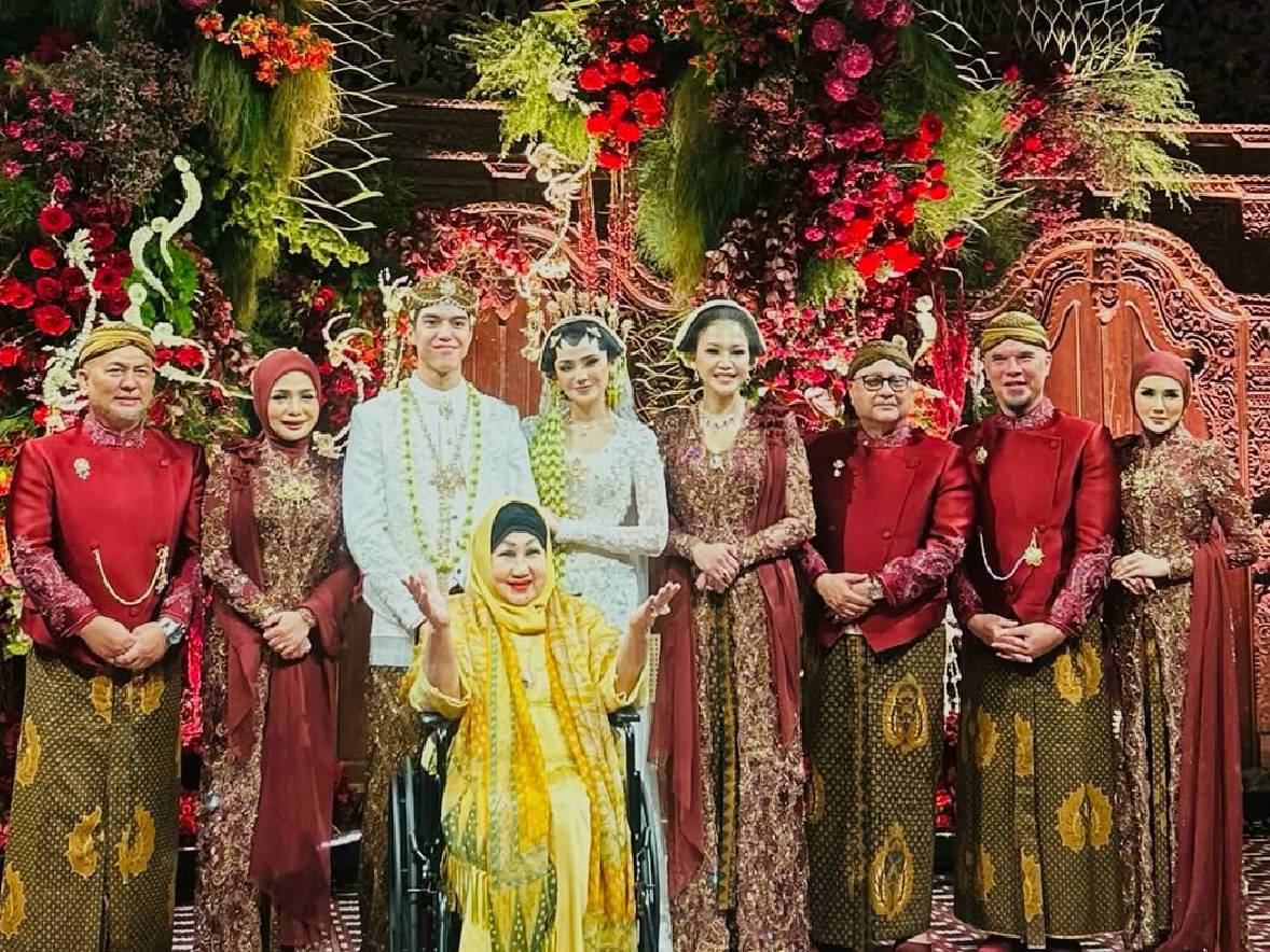 Foto Terbaru El Rumi dan Syifa Hadju Sah Jadi Suami-Istri, Aura Keluarga Sultan Terpancar!