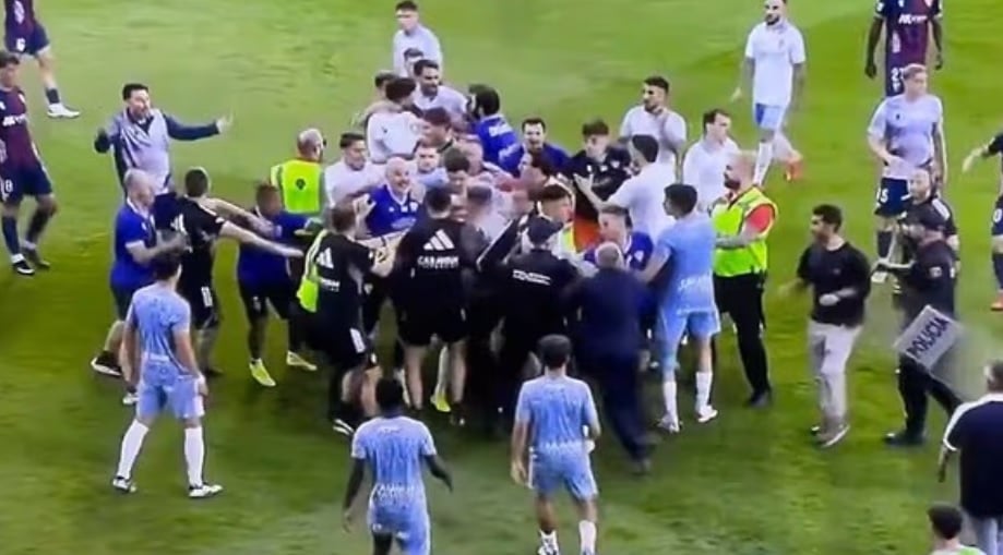 Insiden Gila di Spanyol! Kiper Tinju Pemain Lawan usai Diganjar Kartu Merah