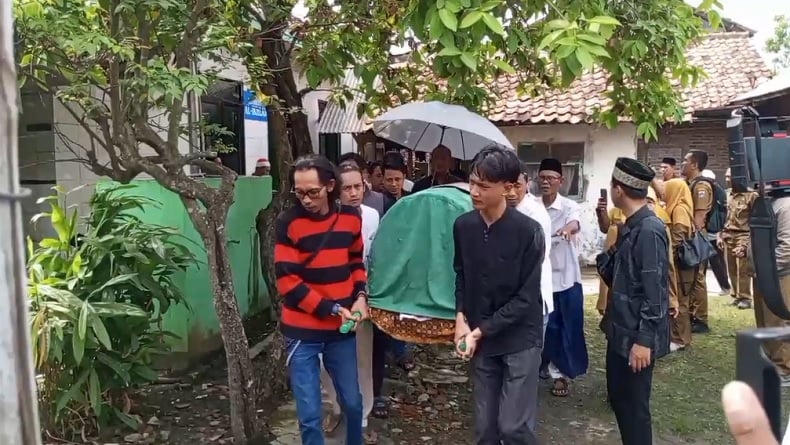 Duka Guru Korban Tewas Tabrakan Kereta di Bekasi, Sempat Kirim Pesan ke Anak Pulang Terlambat