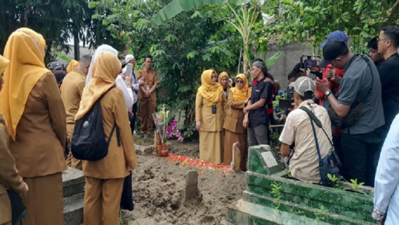 Duka Sepulang Mengajar, Nurlaela Guru Lulusan UNJ Tewas dalam Tabrakan Kereta di Bekasi